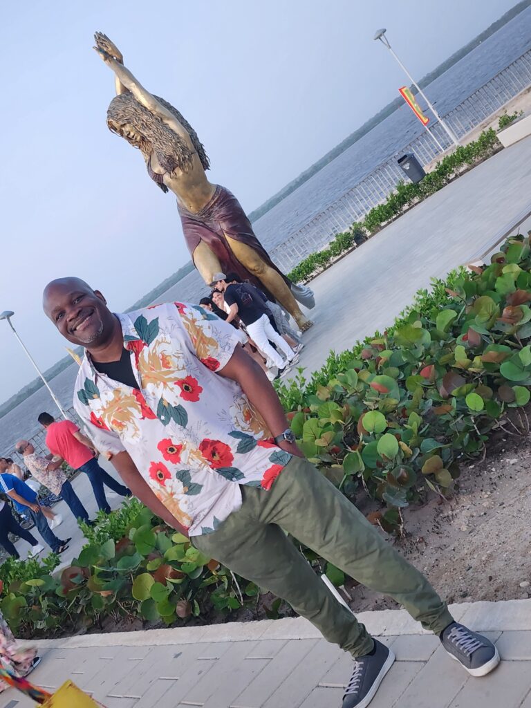 Shep at the Shakira statue on the Barranquilla riverfront