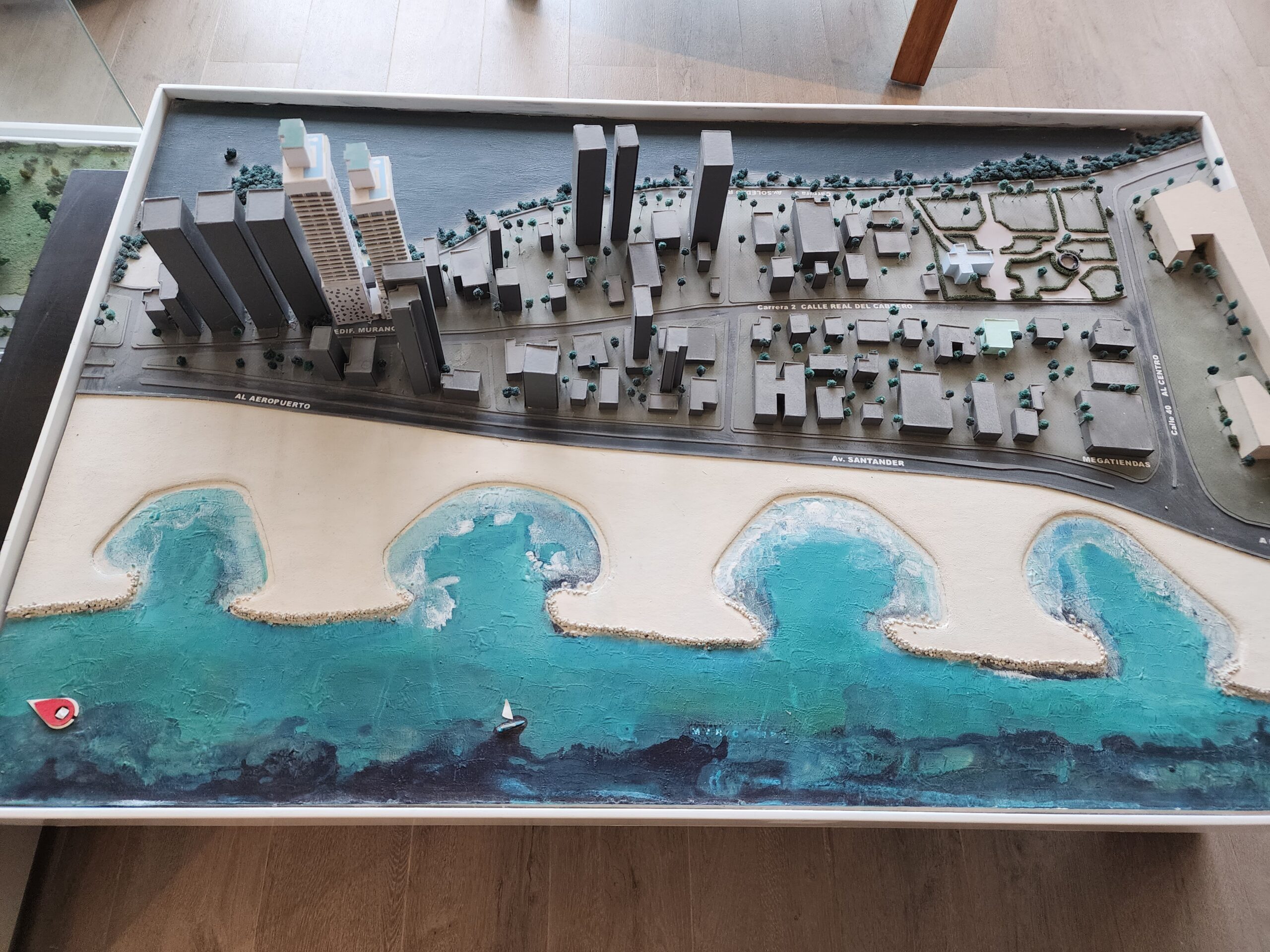 Scale model of a Cartagena pre-construction development — the kind of new-construction project that can qualify for the M-10 investor visa