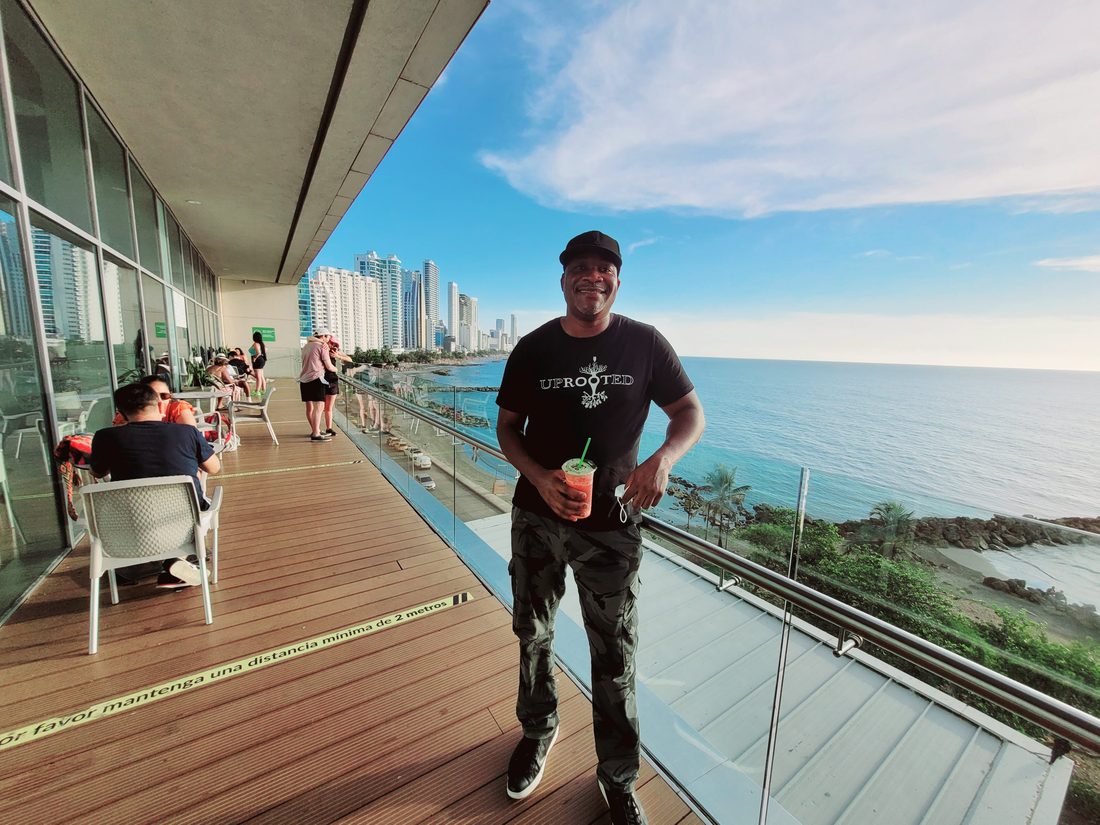 Shep of GeoGringo on a Bocagrande balcony in Cartagena with the sea behind him