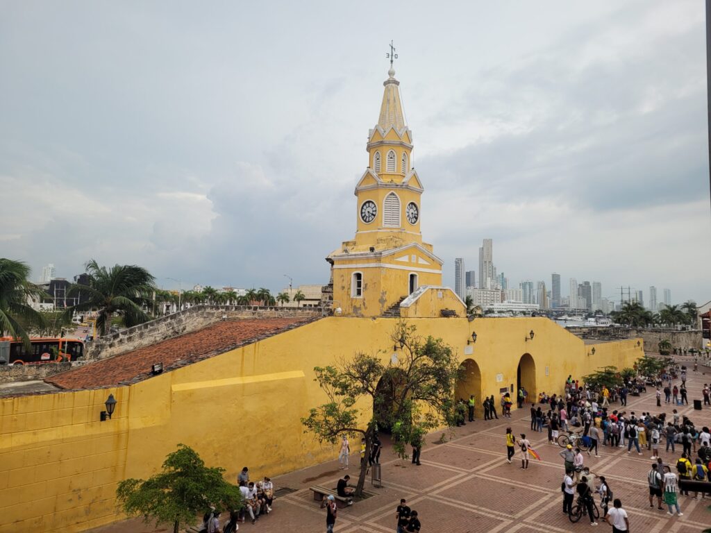 Meeting people on a night out in Colombia — dating safely as an American