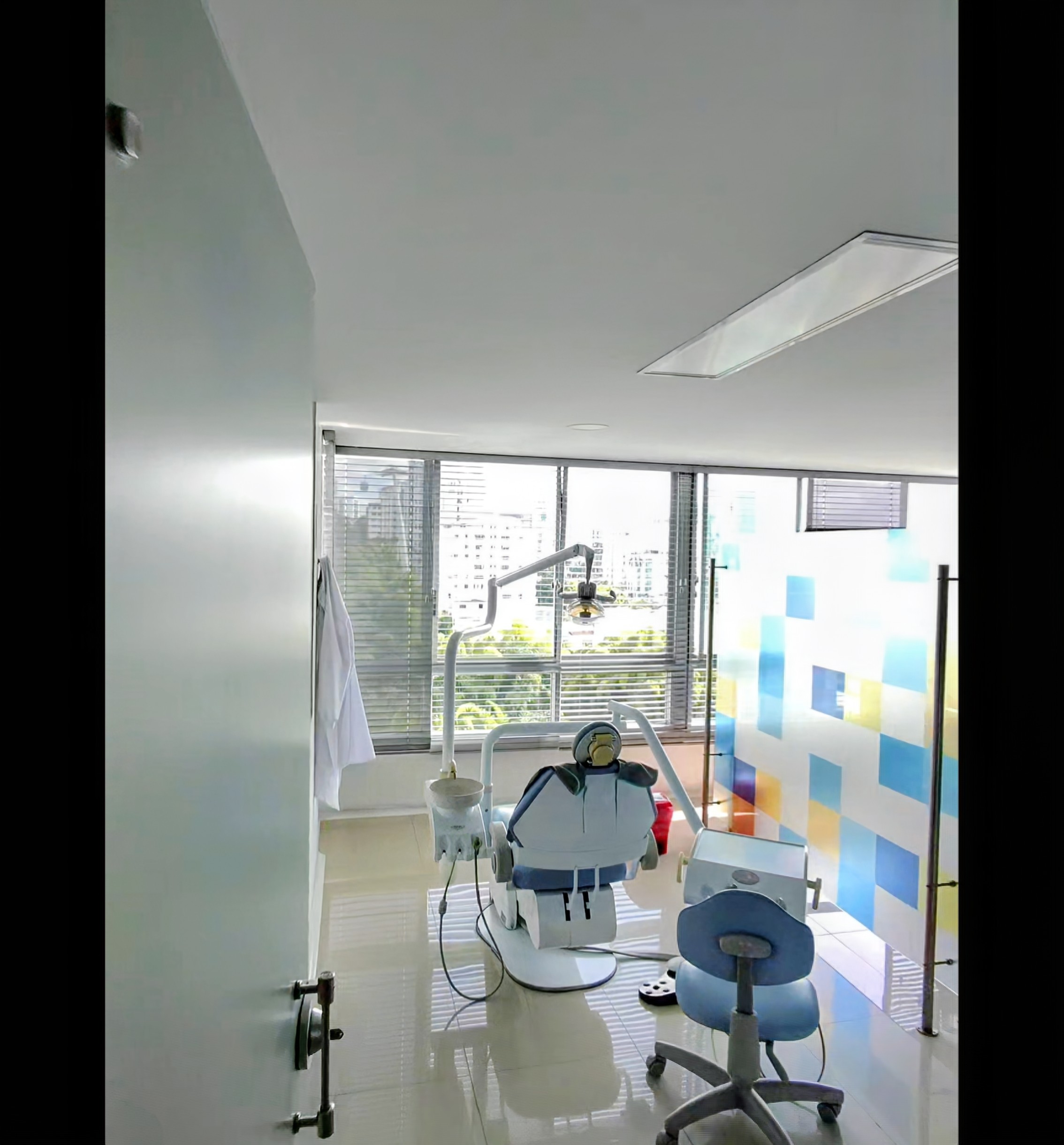 Modern dental clinic treatment room in Pinares, Pereira, Colombia